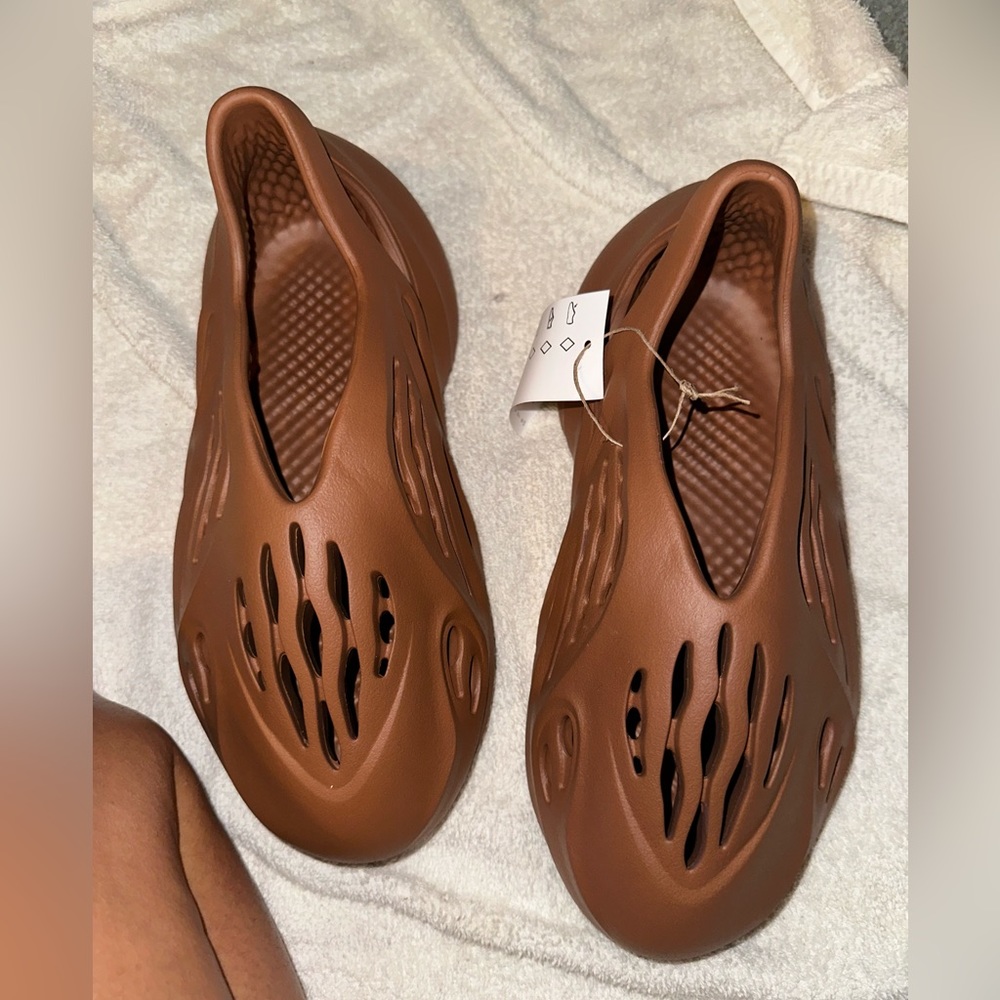 Yeezy foam rnr 6Y